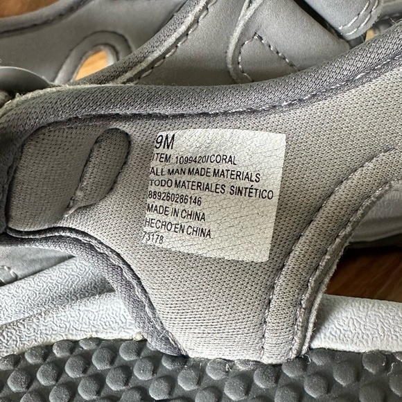 Khombu Women’s Outdoor Water Sandals SZ 9M Light Gray Blue Velcro straps hiking - Picture 13 of 13